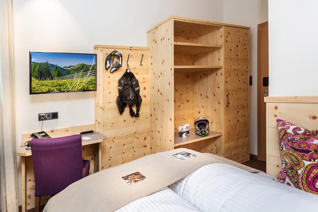 Hotel Talblick Saalbach-Hinterglemm Habitación foto